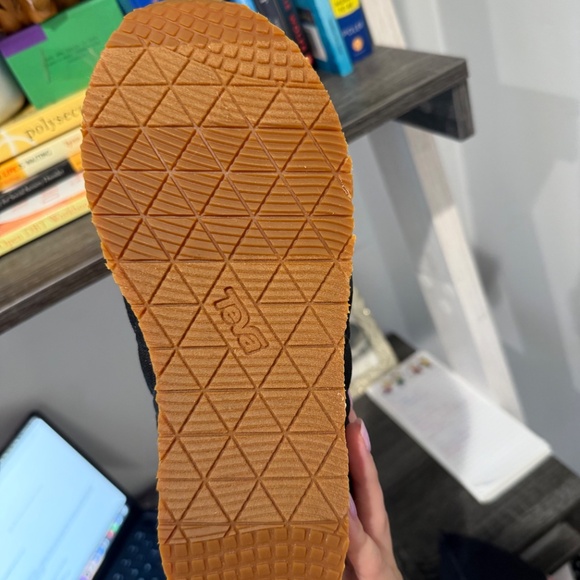 Teva ReEMBER Mid Slip-On Size 7 - Picture 8 of 9